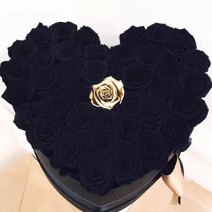 Черные Розы в коробке "Богема"
