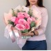 Букет из розовых пионовидных Роз с эвкалиптом