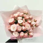 9 кремовых кустовых пионовидных роз Бомбастик