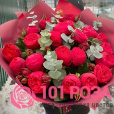 Букет красные Розы Ред Пиано с Эвкалиптом "Красные башмачки"