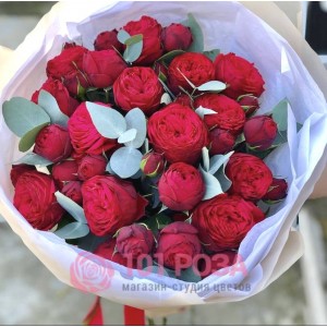 Букет красные Розы Ред Пиано с Эвкалиптом