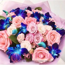 Букет из синих Орхидей и Роз "Приглашение на бал"