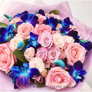 Букет из синих Орхидей и Роз 