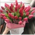 Красные тюльпаны в коробке