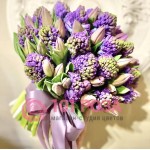 Букет из фиолетовых Гиацинтов и Тюльпанов