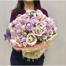 Букет пудровых и фиолетовых Роз