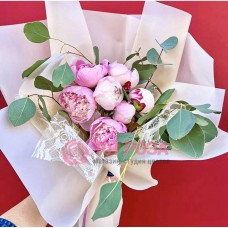 9 розовых Пионов с Эвкалиптом "Кружева"