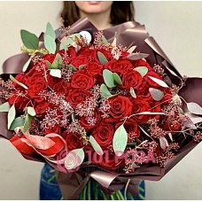 Букет красных Роз с эвкалиптом  "Подарочный"