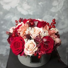 Розы в шляпной коробке "Гардемарины"