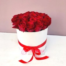 Голландские Розы в шляпной коробке "Алая заря"