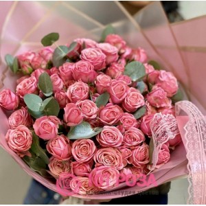 Букет пионовидных Роз с эвкалиптом