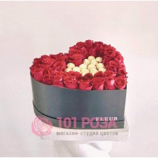 Коробка с Розами и конфетами сердце