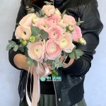 Букет невесты из розовых Ранункулюсов с Эвкалиптом №94
