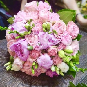  свадебный букет из розовых пионов