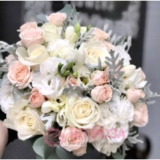 Букет невесты из кремовых и белых Роз №120