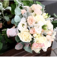 Букет невесты из кремовых и белых Роз №120