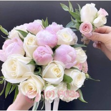 Букет невесты из розовых Пионов и белых Роз №141